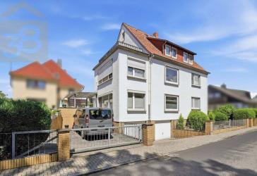 Attraktives Mehrfamilienhaus mit 3 Wohneinheiten & 2 Garagen in Langenhagen! Mein Haus = Mein Makler