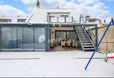 Zwei Einfamilienhäuser mit Garten, Terrasse, Balkon und Wintergarten auf 208 m²