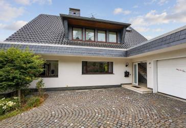 Seltene Gelegenheit: Zweifamilienhaus mit Einliegerwohnung in Bergisch Gladbach - Hebborn