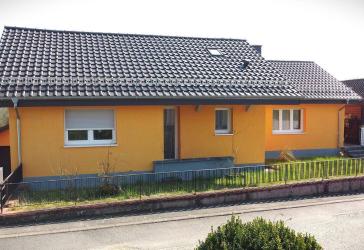 Exklusives Landanwesen mit saniertem Wohnhaus, idyllischem Innenhof und ansprechendem Grundstück !