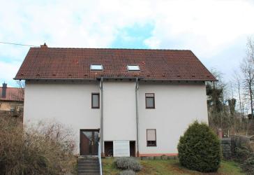 Attraktives Renditeobjekt – Gepflegtes Dreifamilienhaus mit Gartenanteilen*freistehend*