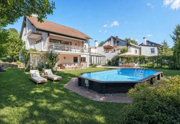 Solides Einfamilienhaus in ruhiger Randlage mit Gartenidylle und Pool