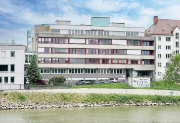 Gut vermietete 3,5-Zi.-Whg. in erster Reihe mit tollem Blick auf die Donau