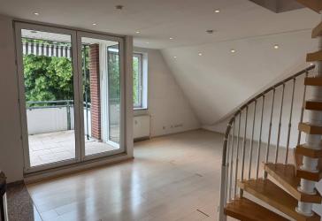 Lohnder 4 Zi Dach-Loft im Grünen