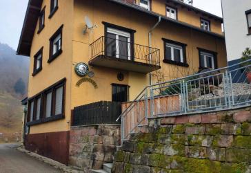 Preiswertes Wohn- und Gasthaus