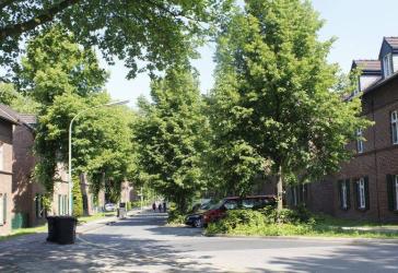 modernisierter Altbau, grün und ruhig mit Bus fast vor der Tür