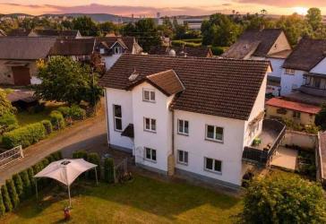Rendite trifft Wohnkomfort: Nachhaltiges Dreifamilienhaus für Ihre Altersvorsorge