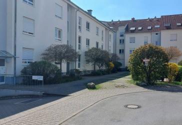 Schöne 2,5 Zimmer Dachgeschosswohnung mit Tiefgaragenstellplatz in Brühl