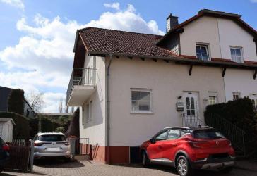 Gepflegte DHH, vermietet, mit Einliegerwohnung in Spiesheim