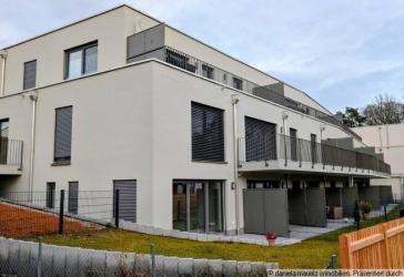 Neubau trifft Lebensqualität: 4-Zi.-WHG in Seenähe mit großem Balkon