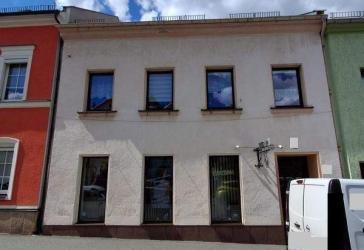 Objekt-Nr.: 1626 - Wohn- und Geschäftshaus / Zweifamilienhaus mit Laden Nähe Markt in Oelsnitz