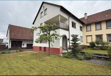 2-Familienhaus mit 3 Garagen, Scheune und großem Hof! sehr gepflegt **provisionsfrei**