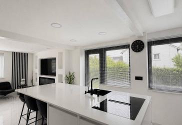 Modernisierte Doppelhaushälfte mit Designküche, Garten und Solarpaket