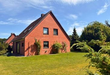 Beschauliches Einfamilienhaus mit gemütlicher Einliegerwohnung und Garage - herrlich ruhig gelegen!