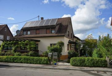 VERKAUFSSTART in Maichingen: Mehrgenerationenhaus in guter Wohnlage
