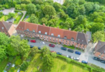 Kleines solides MFH in Schleswig am Erdbeerenberg