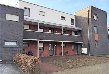 Helle 3 Zimmer Wohnung mit großem Südbalkon