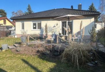 *Alles auf einer Ebene - Hier lässt es sich Leben! Komfortables Wohnen mit Kamin & Gartenidylle*