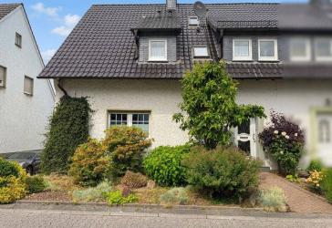 Arnsberg-Hüsten: Teilmodernisierte Doppelhaushälfte mit 1-2 Wohneinheiten auf dem Mühlenberg