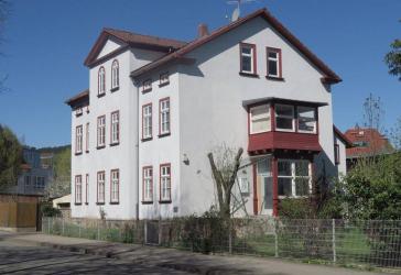 Zweifamilienhaus mit Nebengebäude und großem Garten in Arnstadt