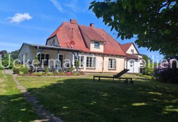 Haus und Hof mit großem Grundstück auf der Insel Rügen- die Insel wartet auf Sie