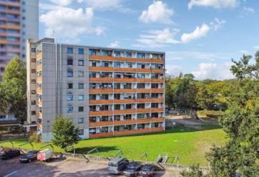 Sanierte & vollmöblierte 2-Zimmer-Wohnung mit Balkon & Stellplatz