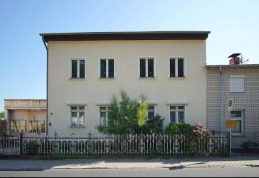 Einfamilienhaus mit etwa 200 m² großer Halle und Werkstatt in Struwenberg mit Bahnanbindung