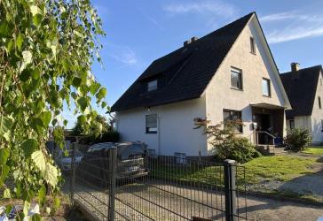 Geräumiges Zweifamilienhaus in 32120 Hiddenhausen-Oetinghausen
