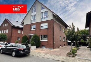 Attraktives Dreifamilienhaus mit großem Grundstück in ruhiger Wohnlage !