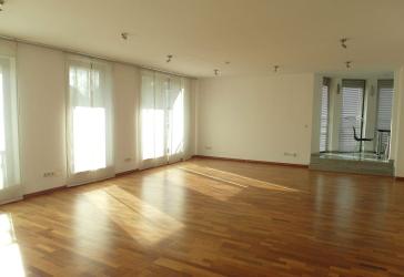 174 qm Luxuswohnung mit 2 Bäder, Gartennutzung und Kinderspielplatz