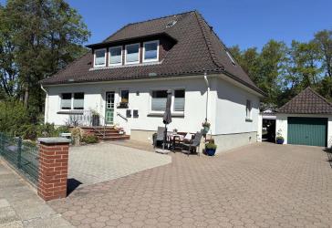 Modernisiertes Zweifamilienhaus auf großzügigem Grundstück in Bad Bevensen!