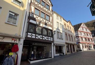 Attraktives Wohn- und Geschäftsgebäude in Toplage im Herzen der Altstadt
