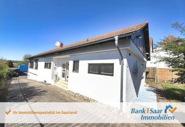 Stadt Homburg: Gepflegter Bungalow mit Baugrund & Gewerbepotenzial - viel Fläche in Haus und Hof!