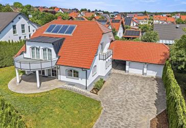 PROVISIONSFREI- Außergewöhnlich wohnen: Großzügiges Einfamilienhaus mit architektonischem Charme