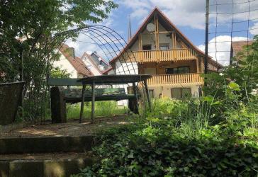 Einfamilienhaus mit Garten und eigenem Bachzugang !!
