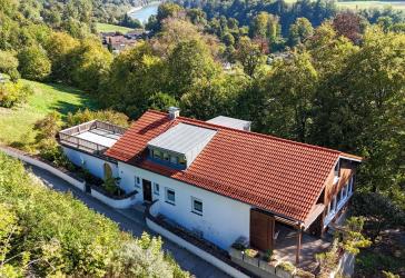 Wohnen mit Panorama - Einfamilienhaus mit Einliegerwohnung und unverbaubarer Lage