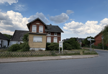 Wohnhaus mit Einliegerwohnung