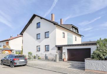 Großzügige 3-Zimmer-Dachgeschoss-Wohnung