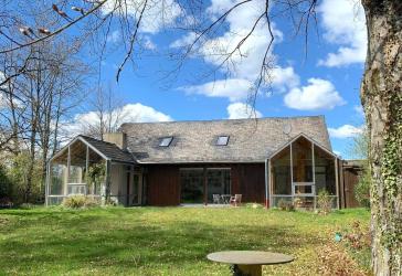 Zeitloses Landhaus mit parkähnlichem Grundstück in Neuhaus
