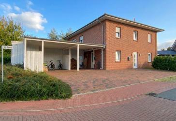 Solides Zweifamilienhaus in Kettenkamp