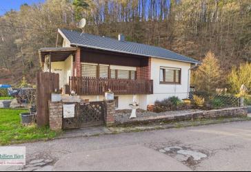 GRENZNÄHE: BUNGALOW IN IDYLLISCHER WALDRANDLAGE