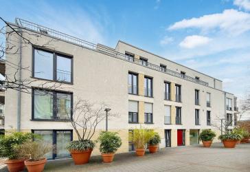 Vermietete 4-Zimmer-Wohnung in zentraler Lage mit Balkon und zwei Tiefgaragenstellplätzen