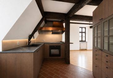 Charaktervolle DG-Wohnung mit historischem Flair im Herzen von Nürnberg - inkl. neuem Bad und Küche
