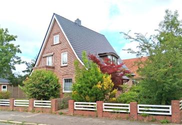 Zweifamilienhaus mit Werkstatt in zentraler Lage.