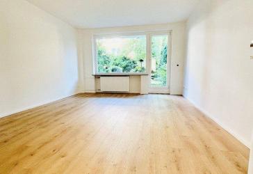 Wohnen wie im eigenen Haus - renovierte 3 -Zimmer Wohnung mit großer Terrasse & Garten