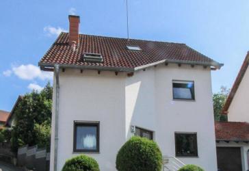 NR. 1795: Freistehendes Einfamilienhaus in Nebenstraße von Sulzbach