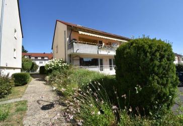 Bezugsfreie, großzügig geschnittene 3-Zimmer-Wohnung mit Balkon und Garage
