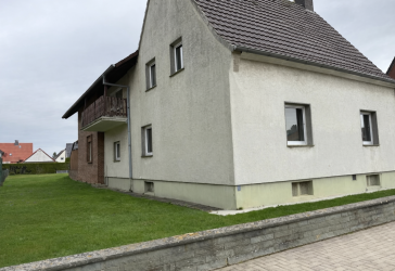 Großzügiges Zweifamilienhaus mit weitläufigem Garten