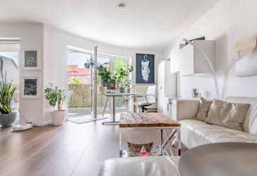 Moderne Etagenwohnung mit Balkon, Einbauküche und Tiefgaragenstellplatz
