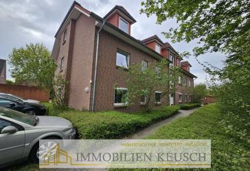 Helle 3 Zimmer-Wohnung mit Sonnenbalkon, Einbauküche, zusätzlich Ausbaumöglichkeit im DG, Parkplatz
